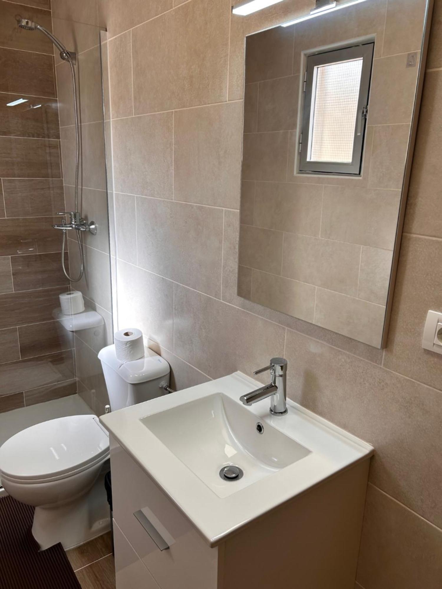 Apartamento En Los Cristianos 2 Habitaciones 4 Huespedes Vv Elenita Extérieur photo
